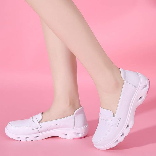 ナースシューズはどこで買える?